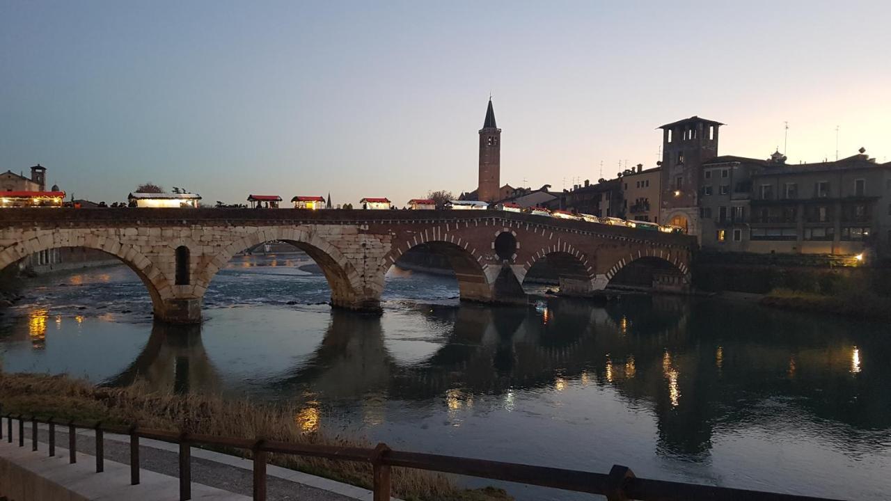 Apartmán Palazzo Ponte Pietra Verona Exteriér fotografie